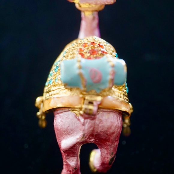 Cute Pink Camel Ring Protector - Picture 4 of 8